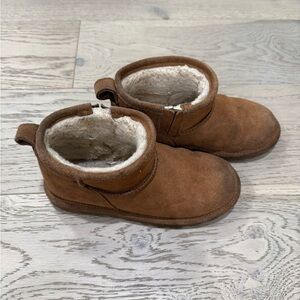 Bearpaw Shorty Youth Hickory Ankle Boot Big Kid Size 3 Shearling Ugg style boot